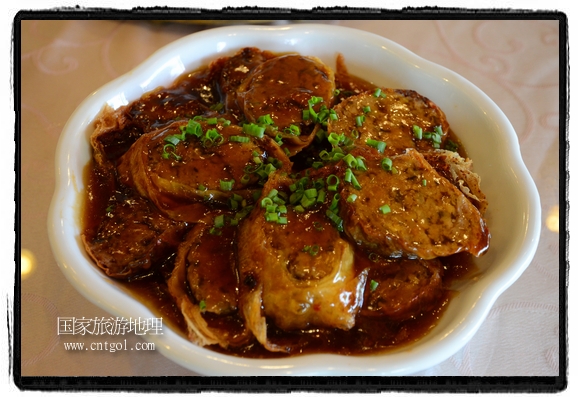 此次攝制組通過(guò)拍攝婺源代表名菜糊豆腐、粉蒸肉、荷包紅魚(yú)、賽鵝頸及地方小吃清明果、灰汁果、糯米子糕等來(lái)詮釋婺源美食經(jīng)典，展示婺源食文化，打造獨(dú)屬婺源的美食符號(hào)。