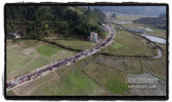 1700桌合攏宴，總長3.7公里，10380人同桌就餐，創(chuàng)歷史之最